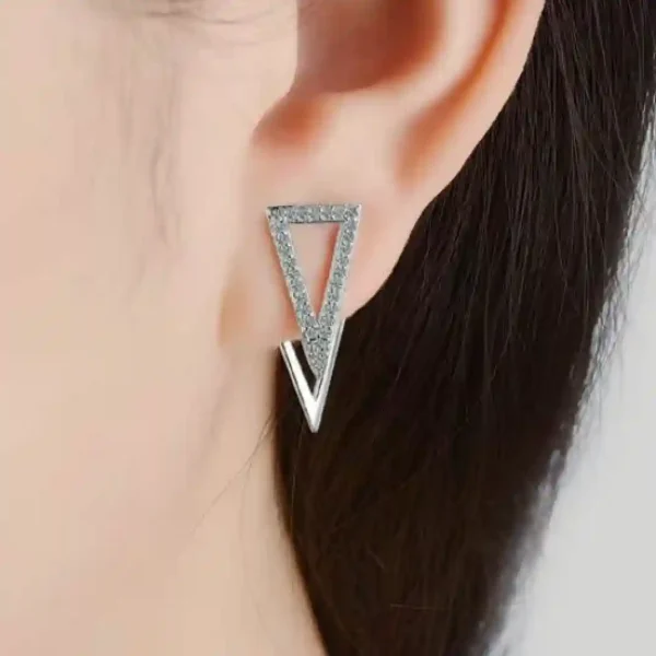 Boucles d’oreilles chic triangles entrecroisés sertis de cristaux Boucles d’oreilles chic triangles entrecroisés sertis de cristaux