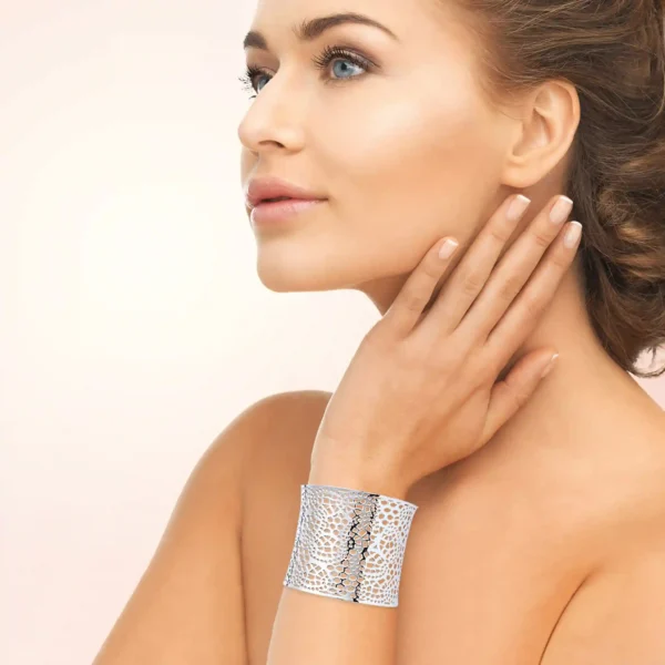 Bracelet manchette acier inoxydable effet dentelle 02 Bracelet manchette acier inoxydable effet dentelle