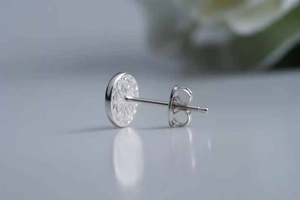 clou d'oreille gros plan