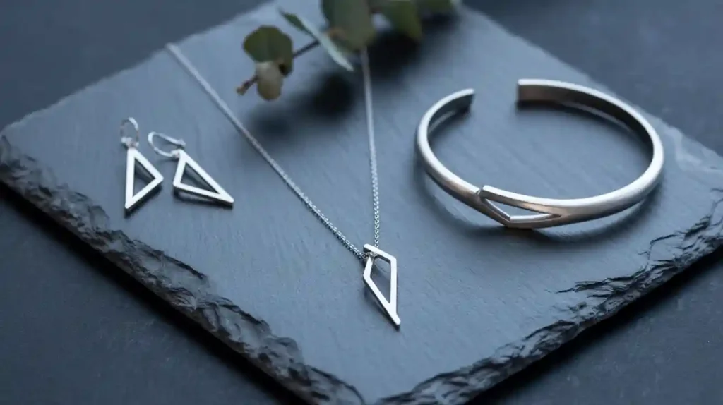 bijoux modernes en acier inoxydable