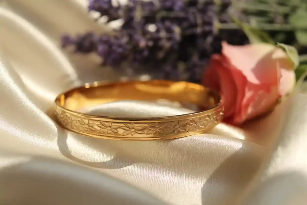 bracelet en plaqué or gros plan