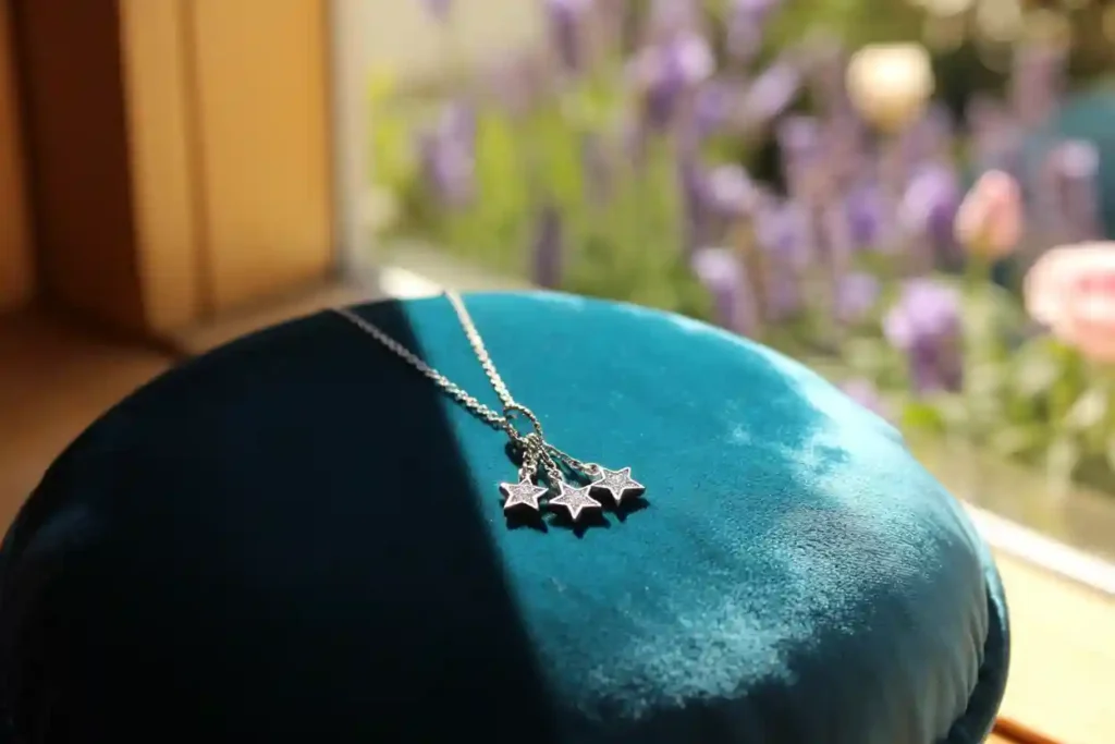 pendentif femme 3 étoiles