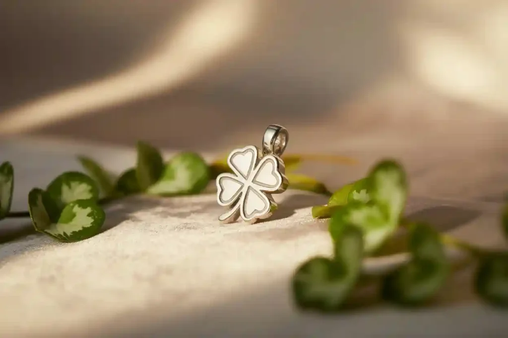 pendentif trèfle 4 feuilles argent rhodié
