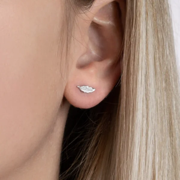 Clous d'oreilles petite plume argent rhodié Clous d'oreilles petite plume argent rhodié