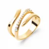 Bague large plaqué or lignes serpentines et diamants synthétiques