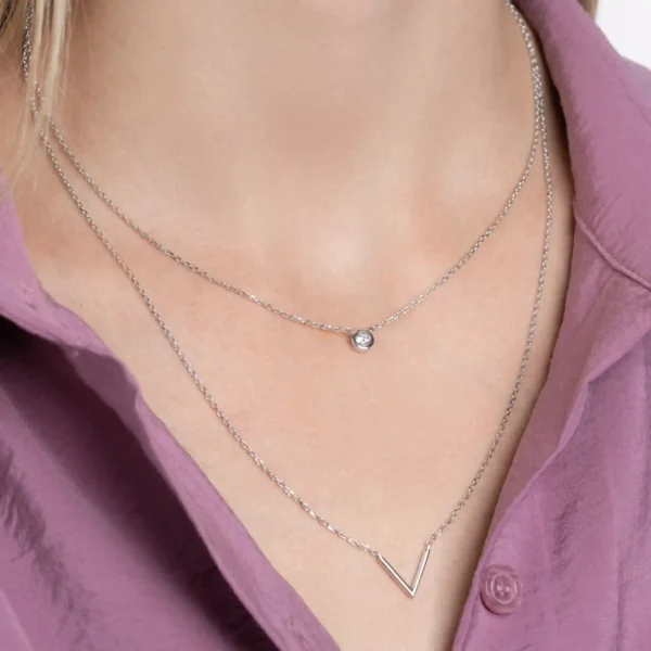 Collier double rangs argent rhodié pendentifs cercle et V Collier double rangs argent rhodié pendentifs cercle et V