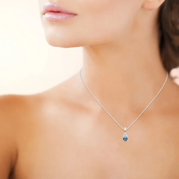 Collier argent rhodié cristal bleu et diamants synthétiques