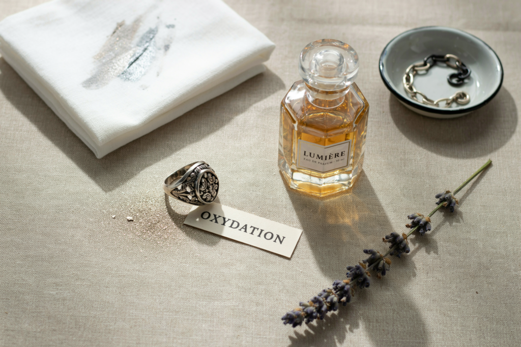 bague oxydée + parfum + lavande